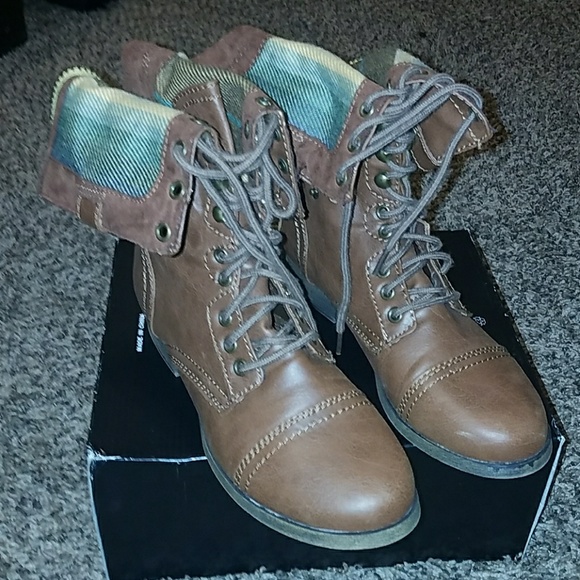 Boots - Picture 2 of 3